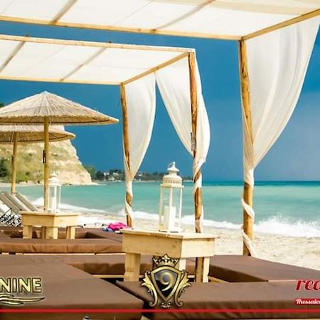 Room Nine 9 Beachfront Apartments Nea Kallikrateia Exterior foto