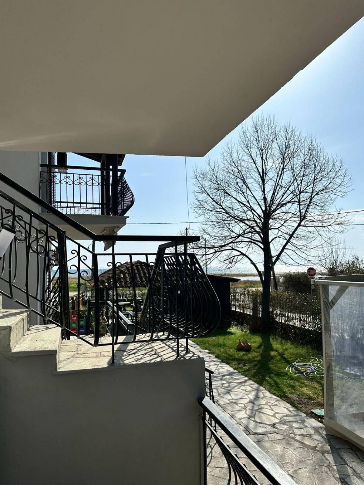 Room Nine 9 Beachfront Apartments Nea Kallikrateia Exterior foto